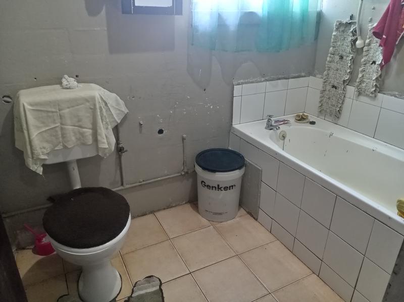 5 Bedroom Property for Sale in Mitchells Plain Central Western Cape